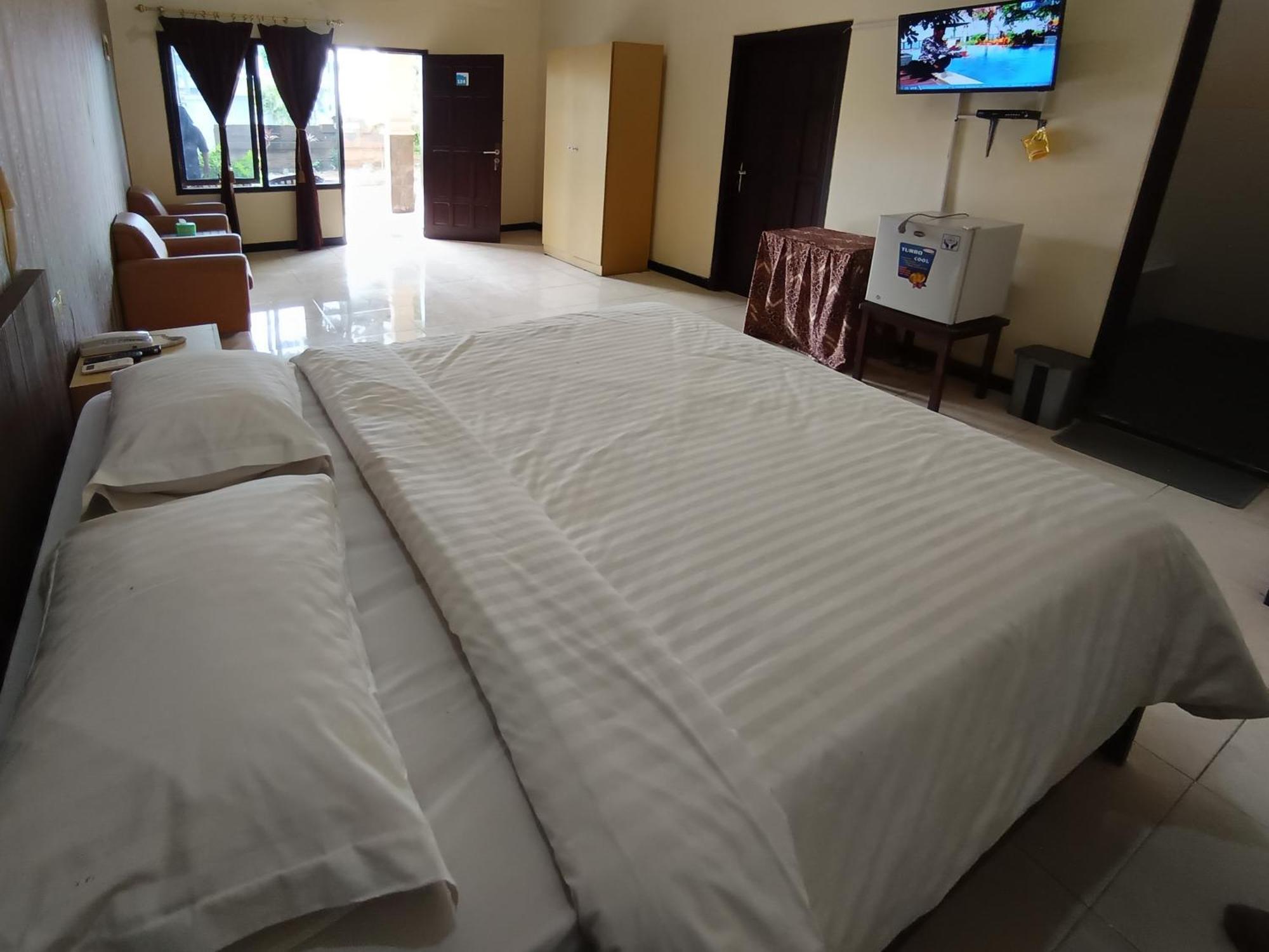 Hotel Gita Puri Redpartner Blitar Exterior foto