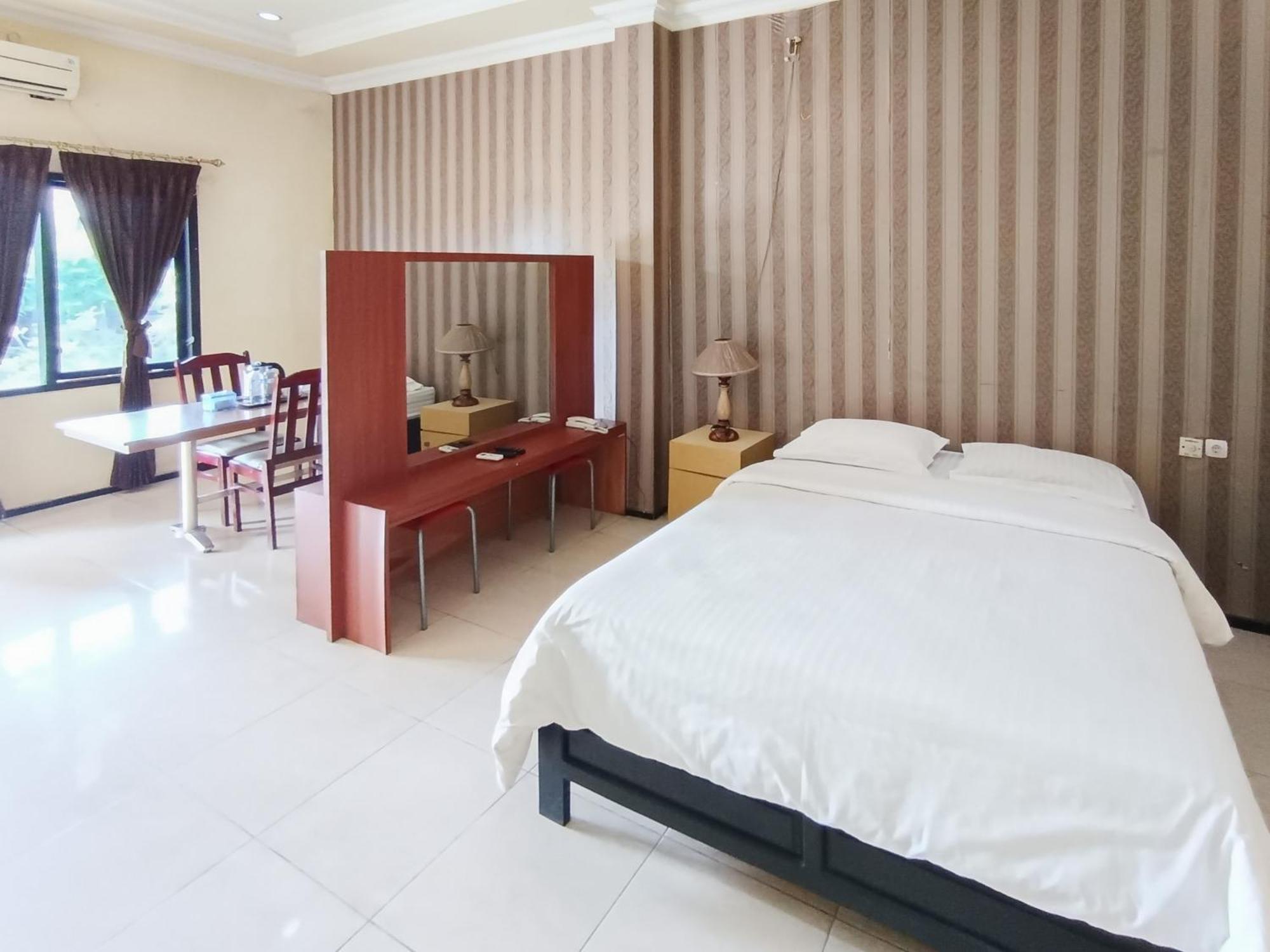 Hotel Gita Puri Redpartner Blitar Exterior foto