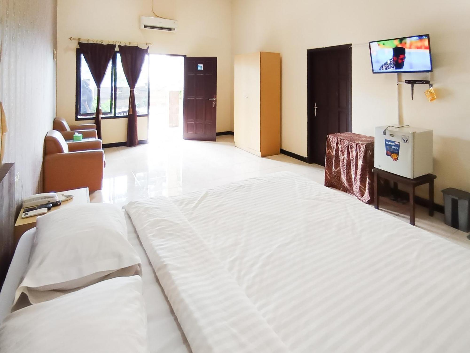 Hotel Gita Puri Redpartner Blitar Exterior foto