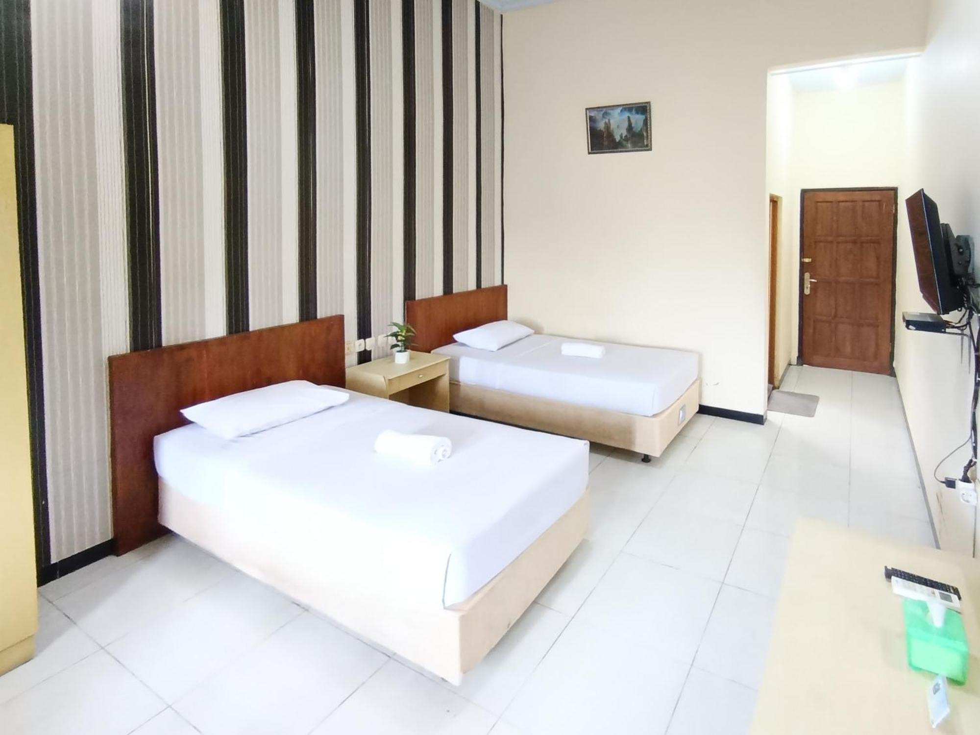 Hotel Gita Puri Redpartner Blitar Exterior foto