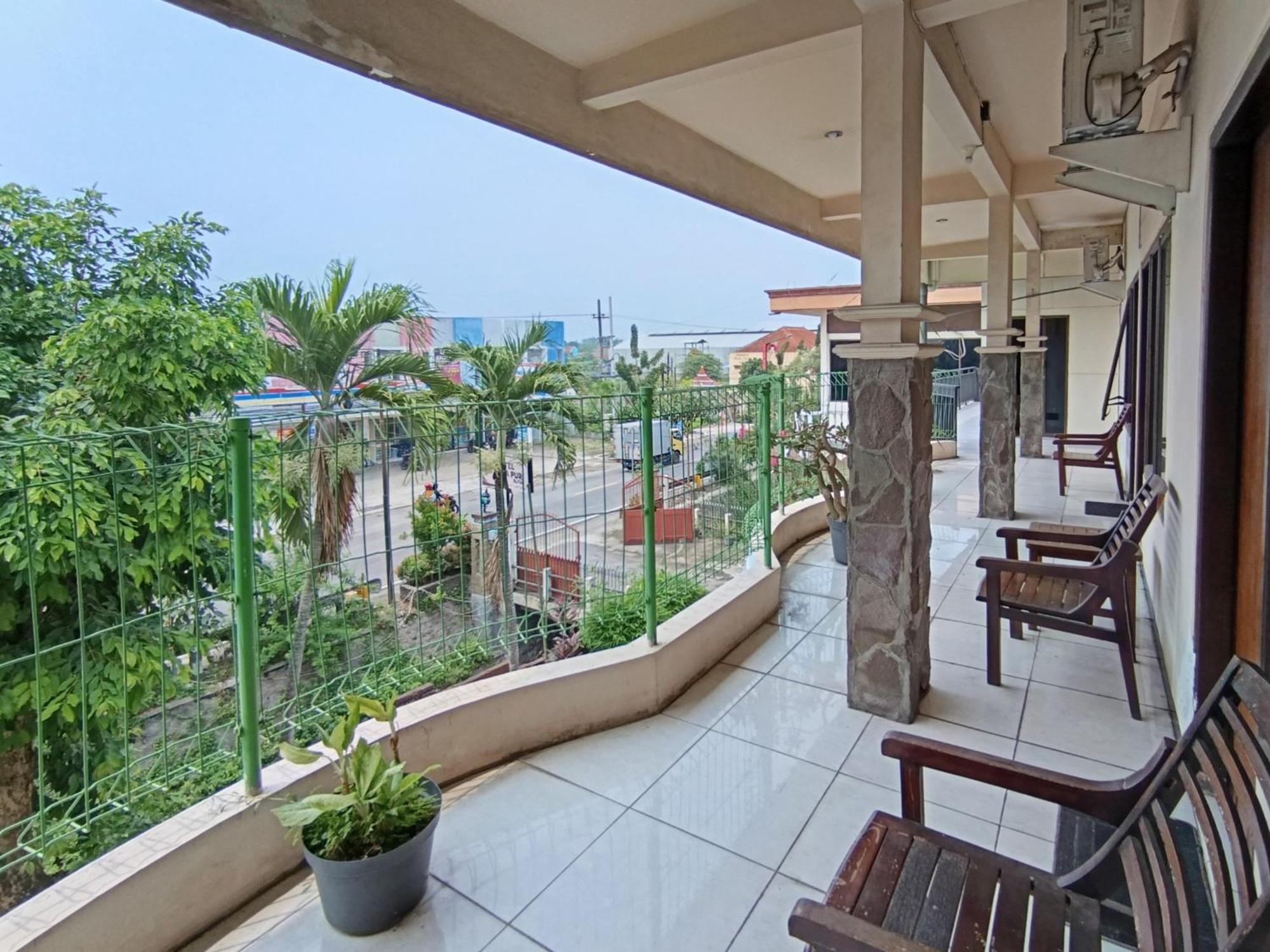 Hotel Gita Puri Redpartner Blitar Exterior foto