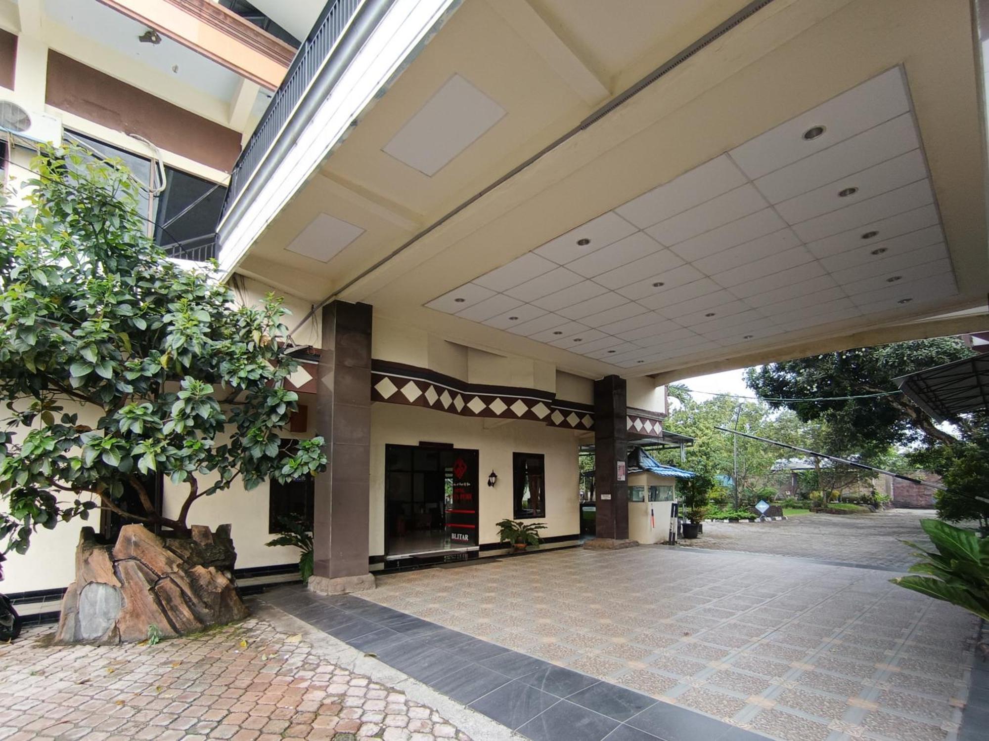Hotel Gita Puri Redpartner Blitar Exterior foto