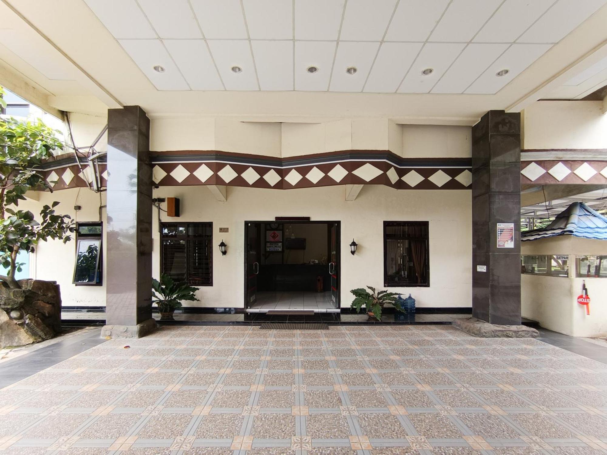 Hotel Gita Puri Redpartner Blitar Exterior foto