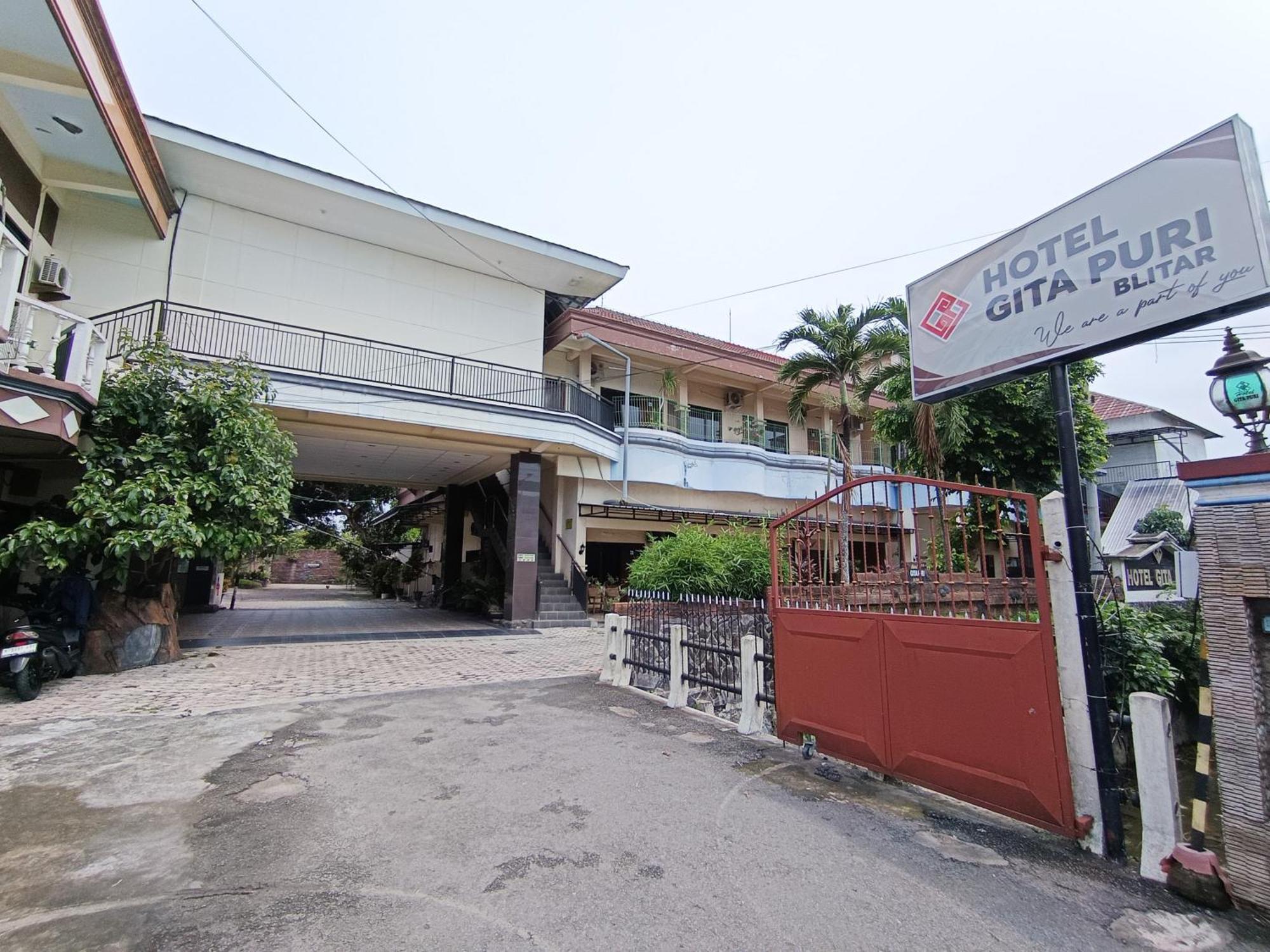 Hotel Gita Puri Redpartner Blitar Exterior foto