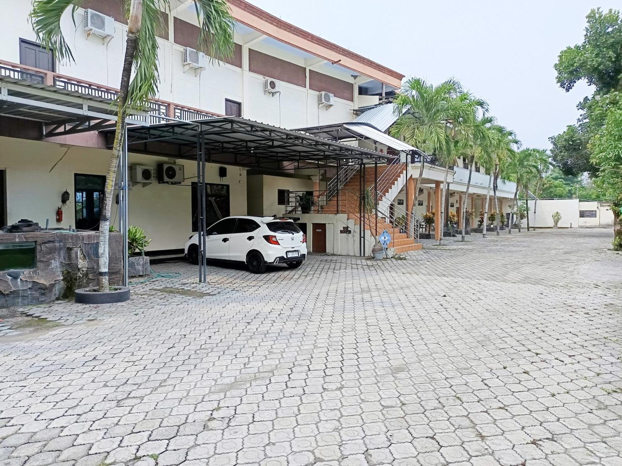 Hotel Gita Puri Redpartner Blitar Exterior foto